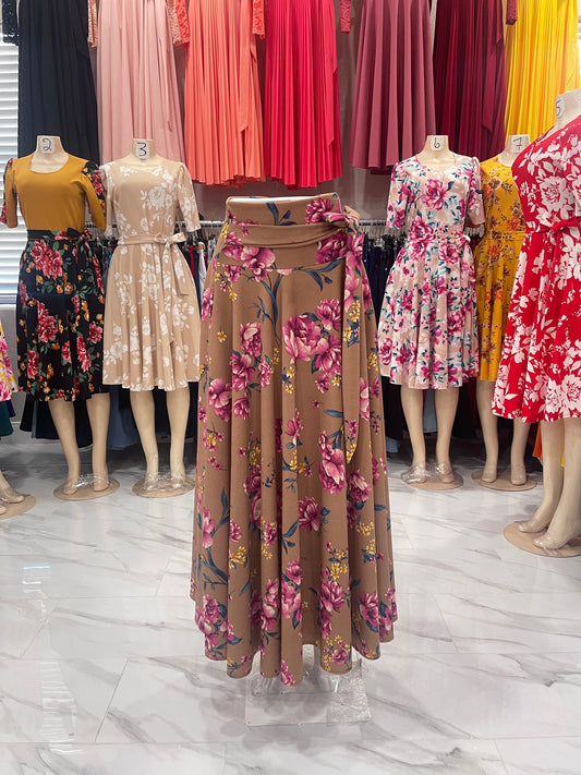 Falda cafe floreada con liston larga