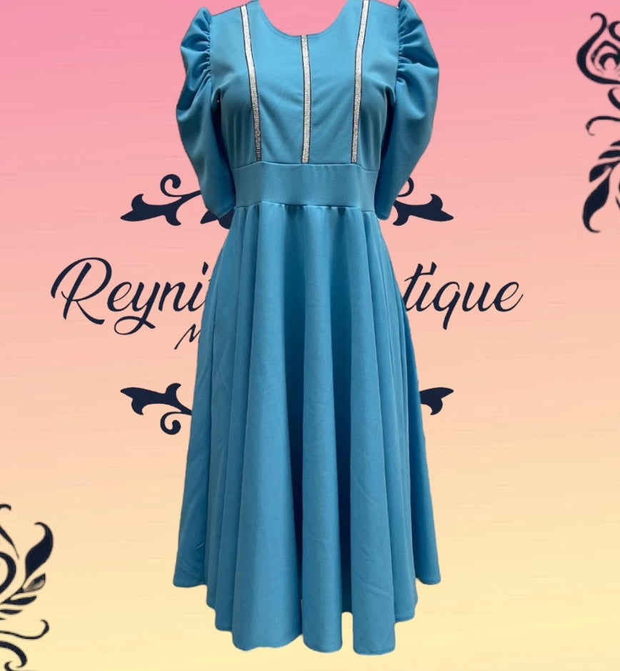 Vestido azul con lineas plateadas