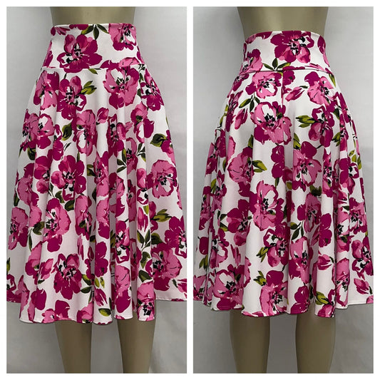 falda corta fondo blanco con flores rosa hojas verde