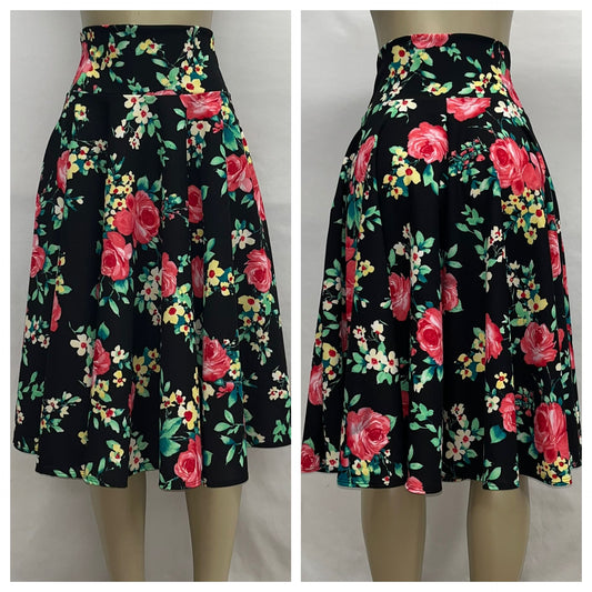 falda corta fondo negro flores pequeñas con amarillo