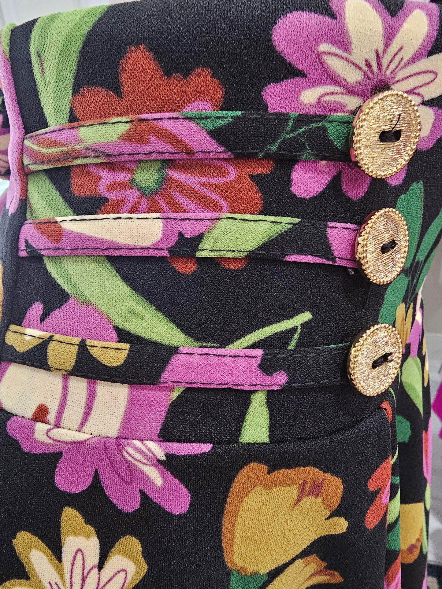 falda botones con lasito negro/verde  floriado