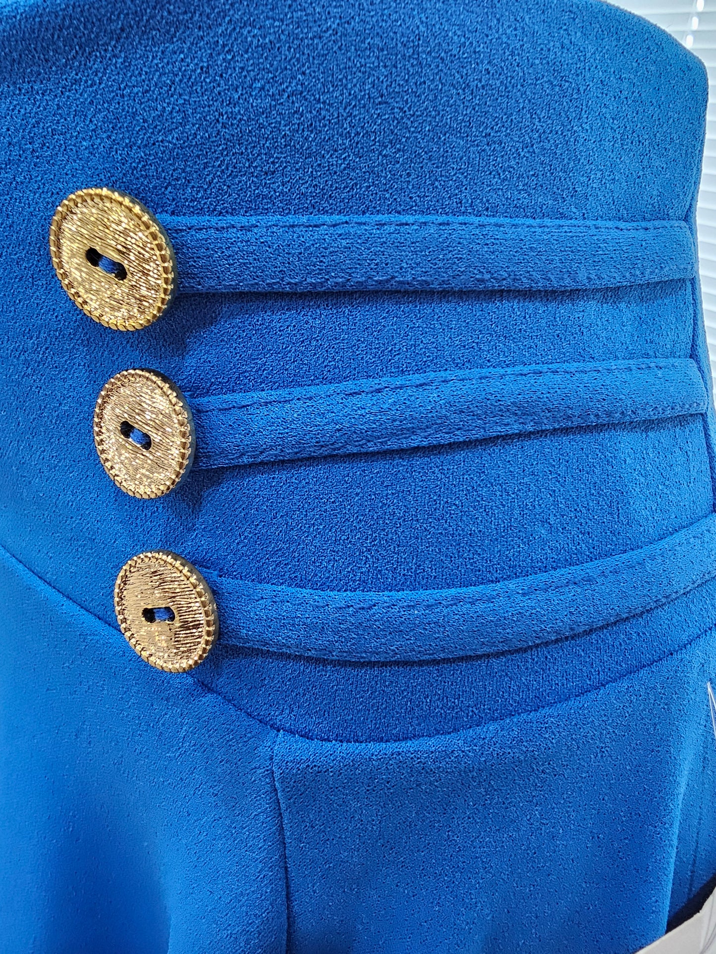 Buttoned skirt with long blue bow