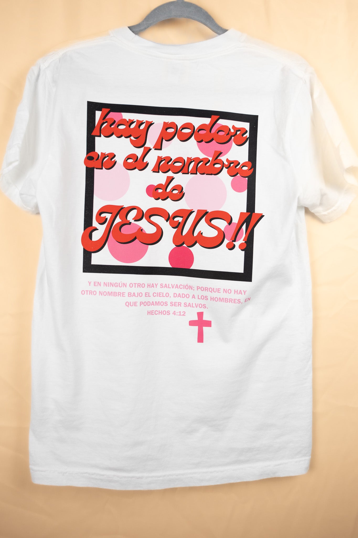 Graphic t-shirt Hay poder en el nombre de Jesus Hecho 4:12