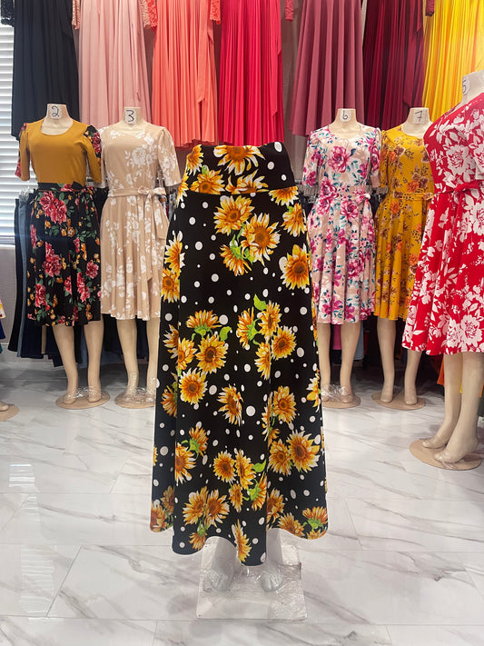 Dark half-disc skirt with sunflowers