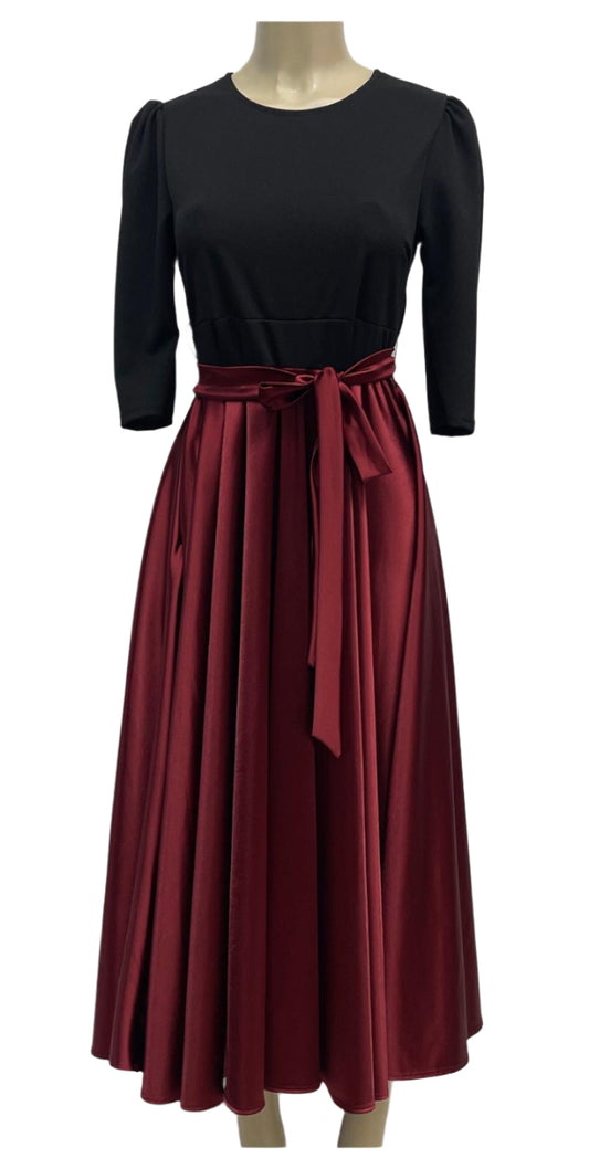 vestido tela satin falda Burgundy y blusa negro en tecno crepe